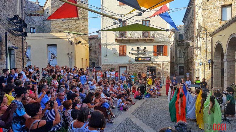 Il pubblico in piazza FABER