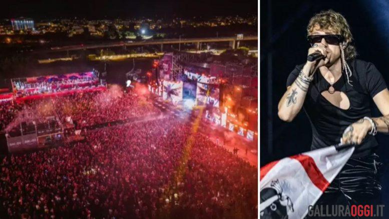 la folla del red valley festival e irama con la bandiera dei quattro mori