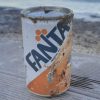 Curioso ritrovamento in spiaggia a San Teodoro, tra i rifiuti una lattina intatta degli anni '70