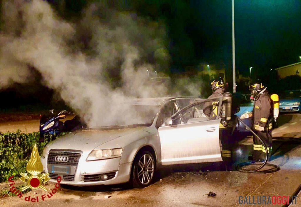 auto alle fiamme olbia incendio