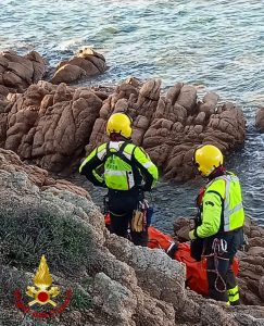 donna caduta scogli cannigione arzachena 5