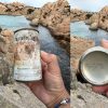 La lattina d'epoca trovata da Gianpiero Carcangiu a Cala Coticcio