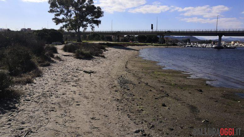 Bassa marea a Olbia, ricompare la spiaggia Mogadiscio