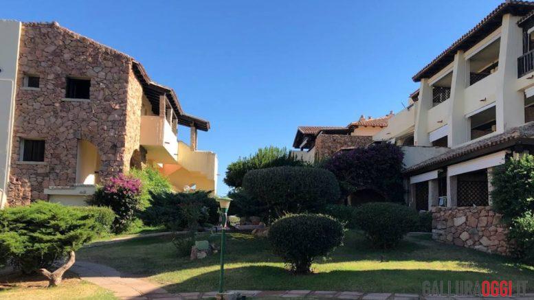Ha dell'incredibile una vicenda accaduta nel residence “Gli Asfodeli” a Porto Rotondo. Una coppia di romani avrebbe sfondato il muro