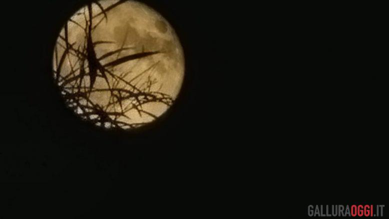 superluna blu sardegna blue moon