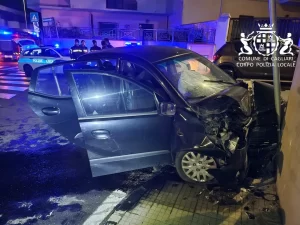 schianto incidente sardegna cagliari giovani