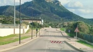 golfo aranci transenne strada
