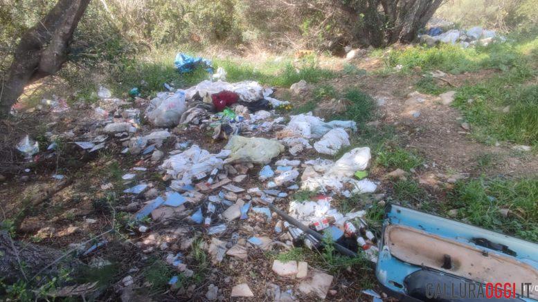rifiuti abbandonati discariche abusive golfo aranci sant'eantonio di gallura