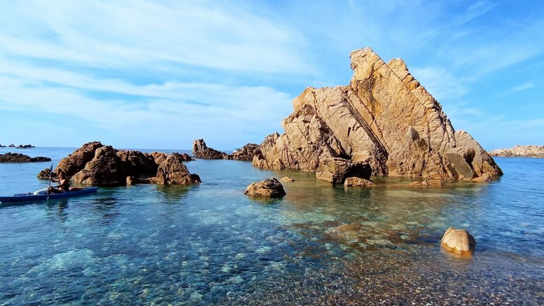 Kayak e trekking a Tinnari