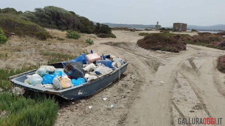 barca rifiuti olbia gallura