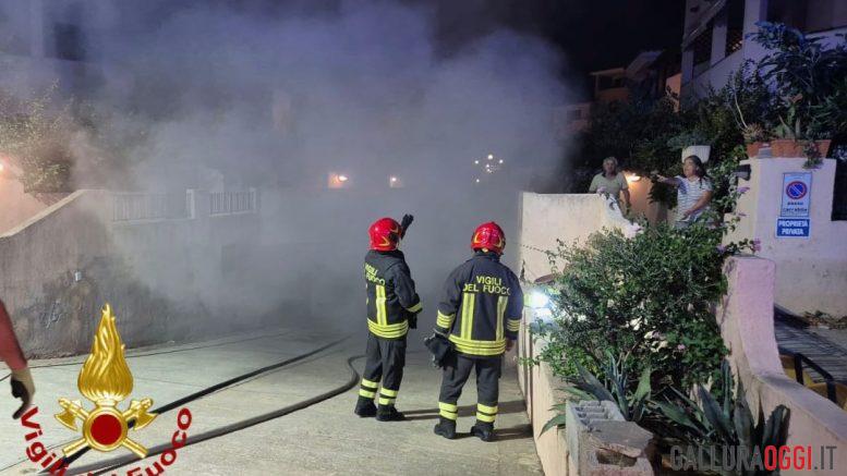 Paura nella notte a Olbia, va a fuoco uno scantinato