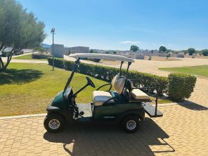 Al cimitero di Olbia una golf elettrica per anziani e disabili