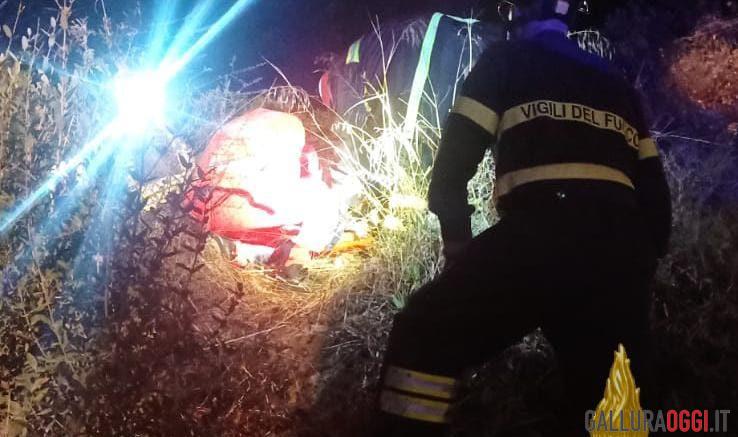 Grave incidente a Poltu Quatu, finisce con la moto sul guardrail e fa un volo di 10 metri