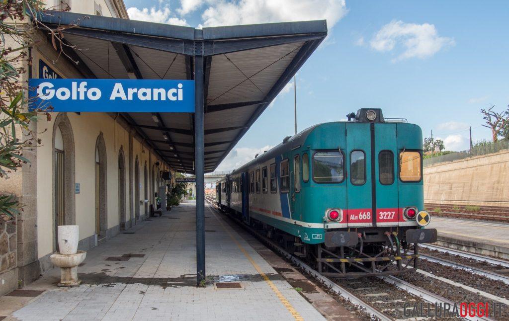 stazione golfo aranci treni treno