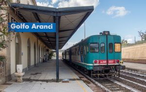 stazione golfo aranci treni treno
