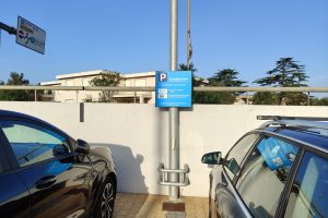 Ancora polemiche sui parcheggi a tempo all'Eurospin di Olbia