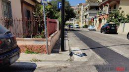 Tra marciapiedi scassati e parcheggi selvaggi percorso ad ostacoli sulle strade di Olbia