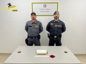 Trasportava un chilo di cocaina, arrestato al porto di Olbia