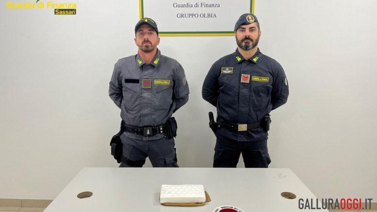 Trasportava un chilo di cocaina, arrestato al porto di Olbia