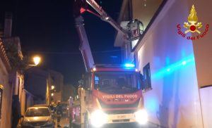 Vento forte in Gallura, alberi e tetti danneggiati