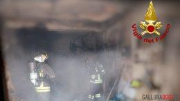 Incendio in un magazzino di Tempio Pausania, scatta l'allarme