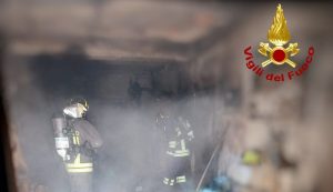 Incendio in un magazzino di Tempio Pausania, scatta l'allarme