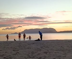 piano spiagge olbia Bagno all'alba di Santo Stefano a Lo Squalo, Pittulongu, Olbia.