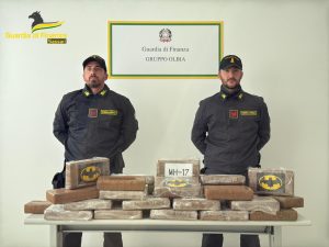 Sbarca al porto di Olbia con un maxi carico di cocaina, arrestato