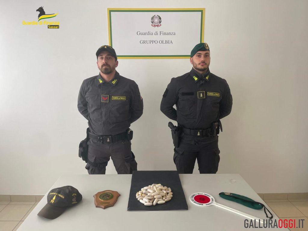 Arrestata al porto di Olbia, aveva ingerito 83 ovuli di eroina