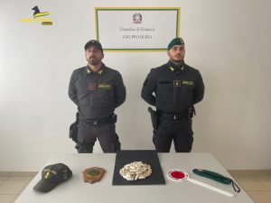 Arrestata al porto di Olbia, aveva ingerito 83 ovuli di eroina