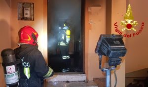 Incendio in una casa a Santa Teresa, neonato salvato dalle fiamme