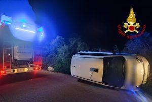 Perde il controllo dell'auto che si ribalta, un ferito a Caprera
