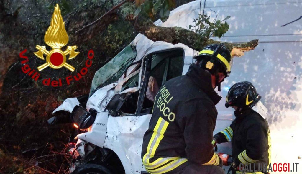 Violento incidente sulla strada per Tempio, un ferito