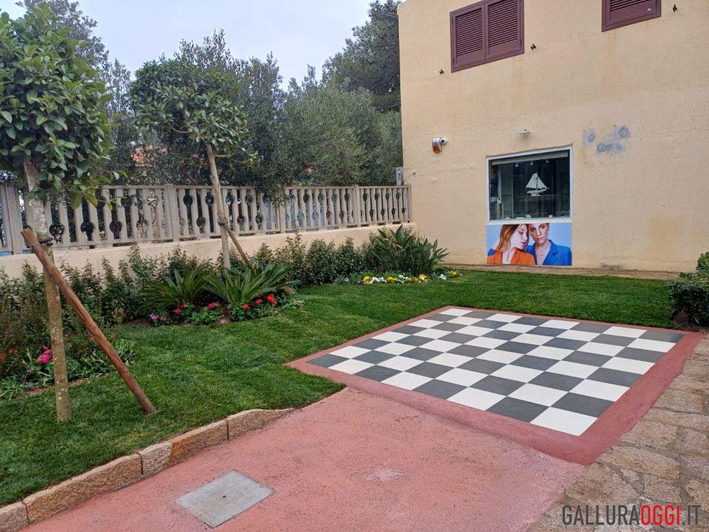 Scacchi e verde, una nuova area relax a Cannigione