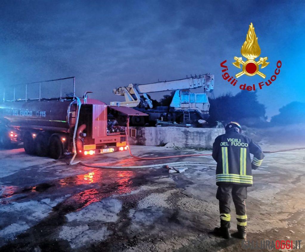 Incendio nel cantiere nautico di Porto Rotondo, danni per milioni di euro