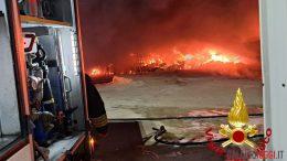 Incendio nella notte a Porto Rotondo, distrutto un cantiere nautico