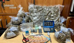 Droga in hotel a Olbia, due giovani arrestati per spaccio