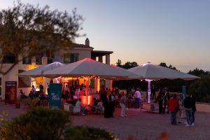 ell Raton accende la piazzetta di Porto Cervo con il suo dj set