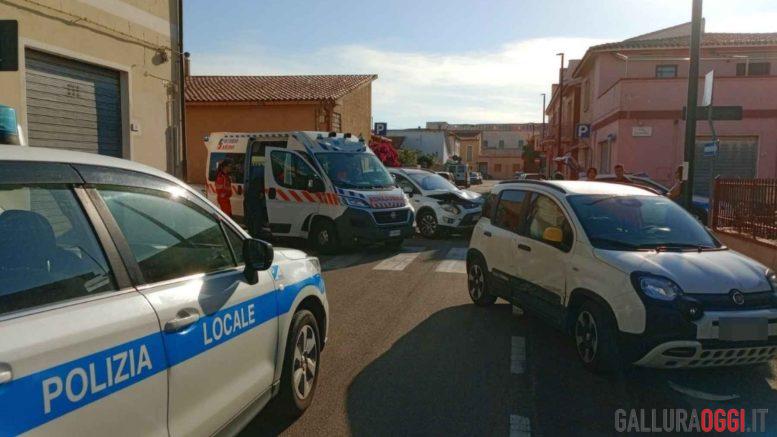Incidente all'incrocio di Olbia, ci sono feriti
