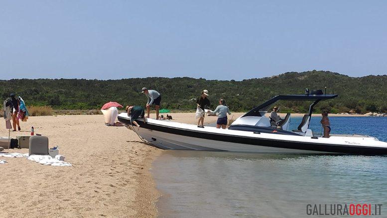 Barche senza regole a Porto Pollo, la rabbia dei bagnanti