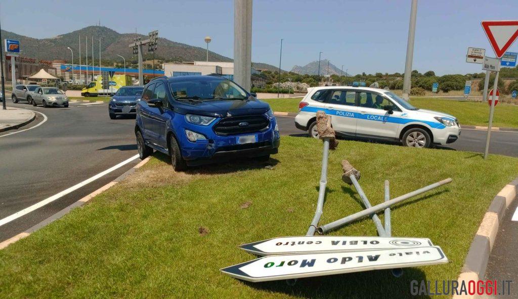 Brutto incidente alla rotatoria di Olbia, cosa è successo