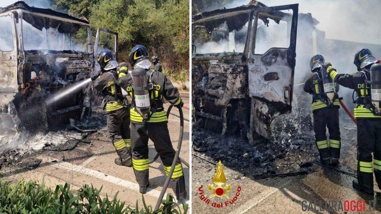 Camion in fiamme sulla strada per Padru, paura per il conducente
