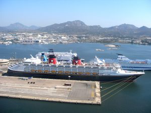porto di olbia traghetti banchina crociera navi