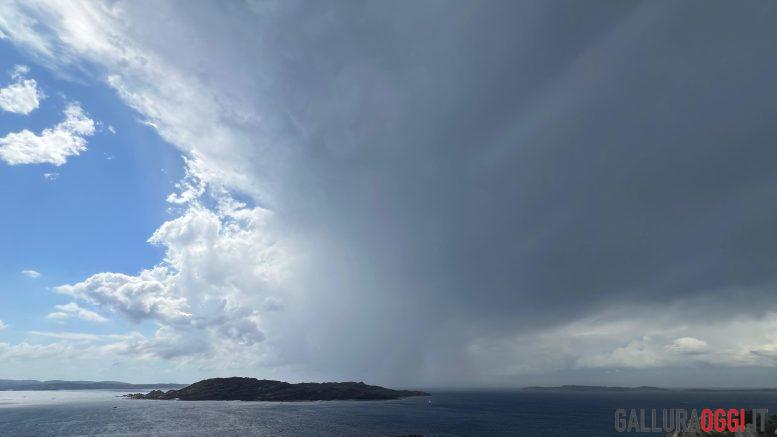 Il maltempo spazza via l'overtourism, arcipelago deserto a La Maddalena