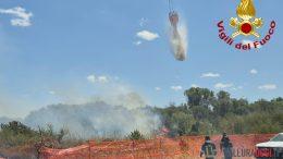 Incendio vicino all'aeroporto di Olbia, scalo chiuso per ore
