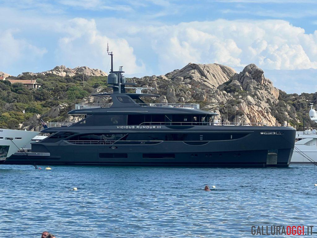 A La Maddalena il mega yacht Vicious Rumor di Tony Defelice