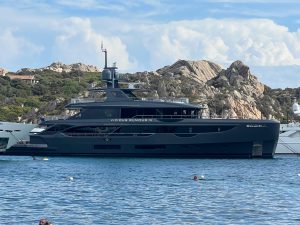 A La Maddalena il mega yacht Vicious Rumor di Tony Defelice