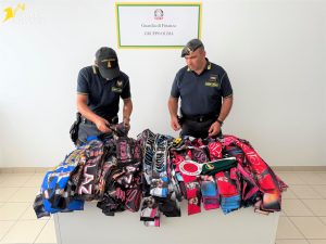 Droga e merchandising falso, i controlli della Finanza al Red Valley