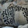 Graffiti vandalici deturpano gli scogli di Rena Bianca a Santa Teresa