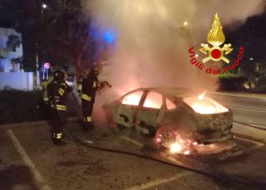 Notte di fuoco a Olbia, tre auto date alle fiamme